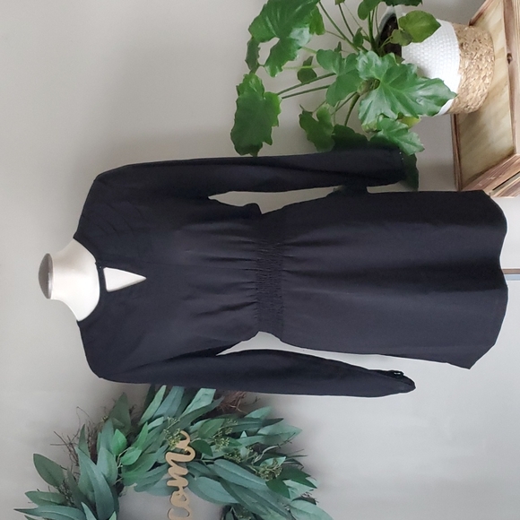 Long-sleeved black dress - Picture 1 of 6